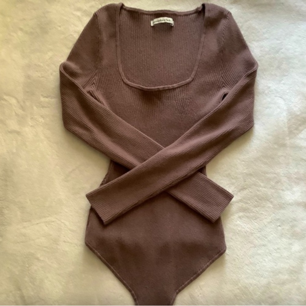 Women’s Abercrombie & Fitch Ribbed Square Neck Long Sleeve Bodysuit | XS | Brown